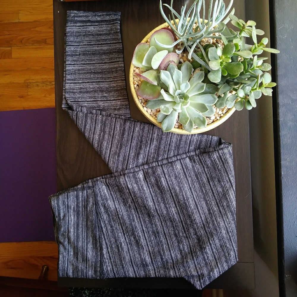 SOLD 90 Degree by Reflex Black & Grey Leggings S/M